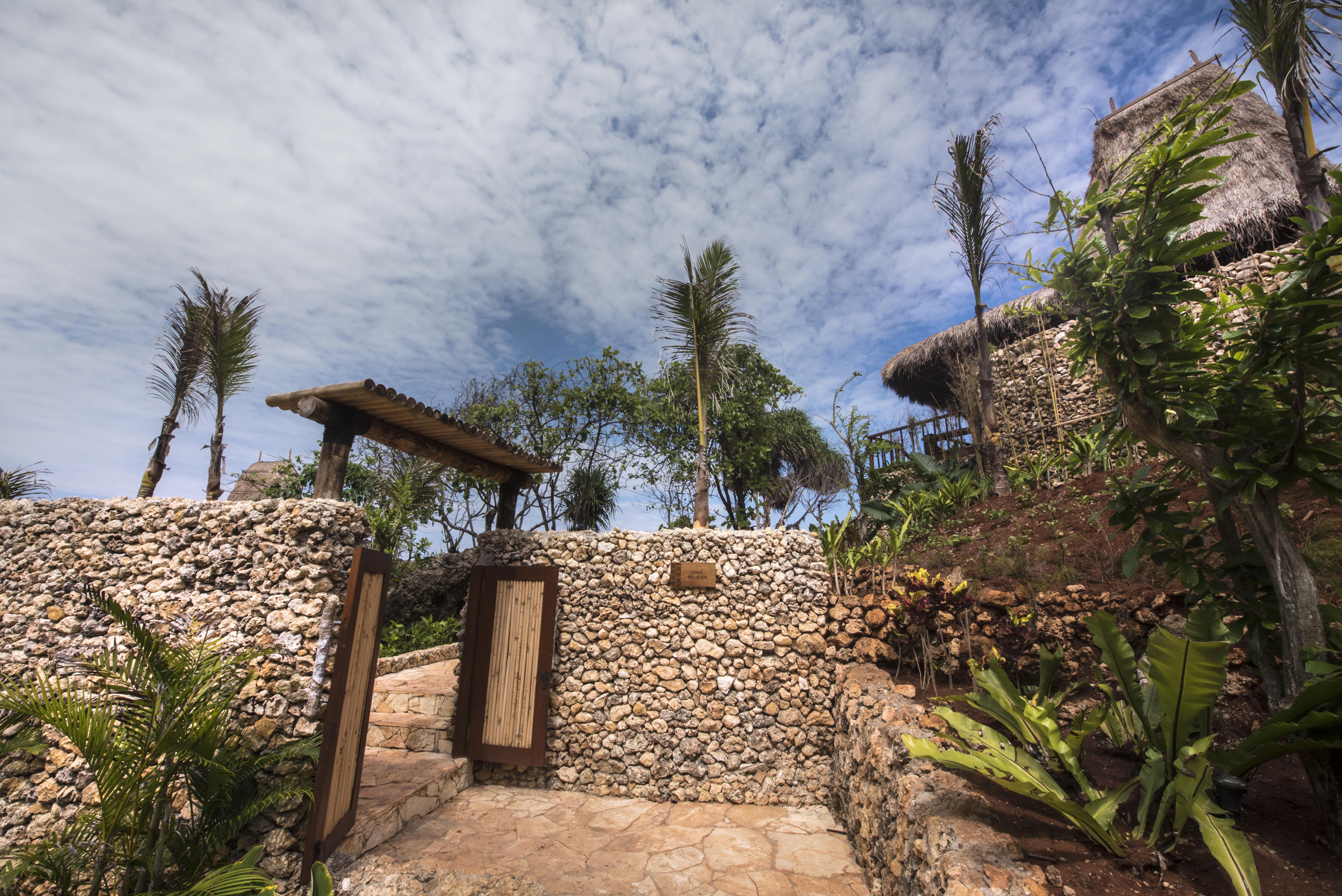 Lelewatu Resort Sumba Watukarere Exteriör bild