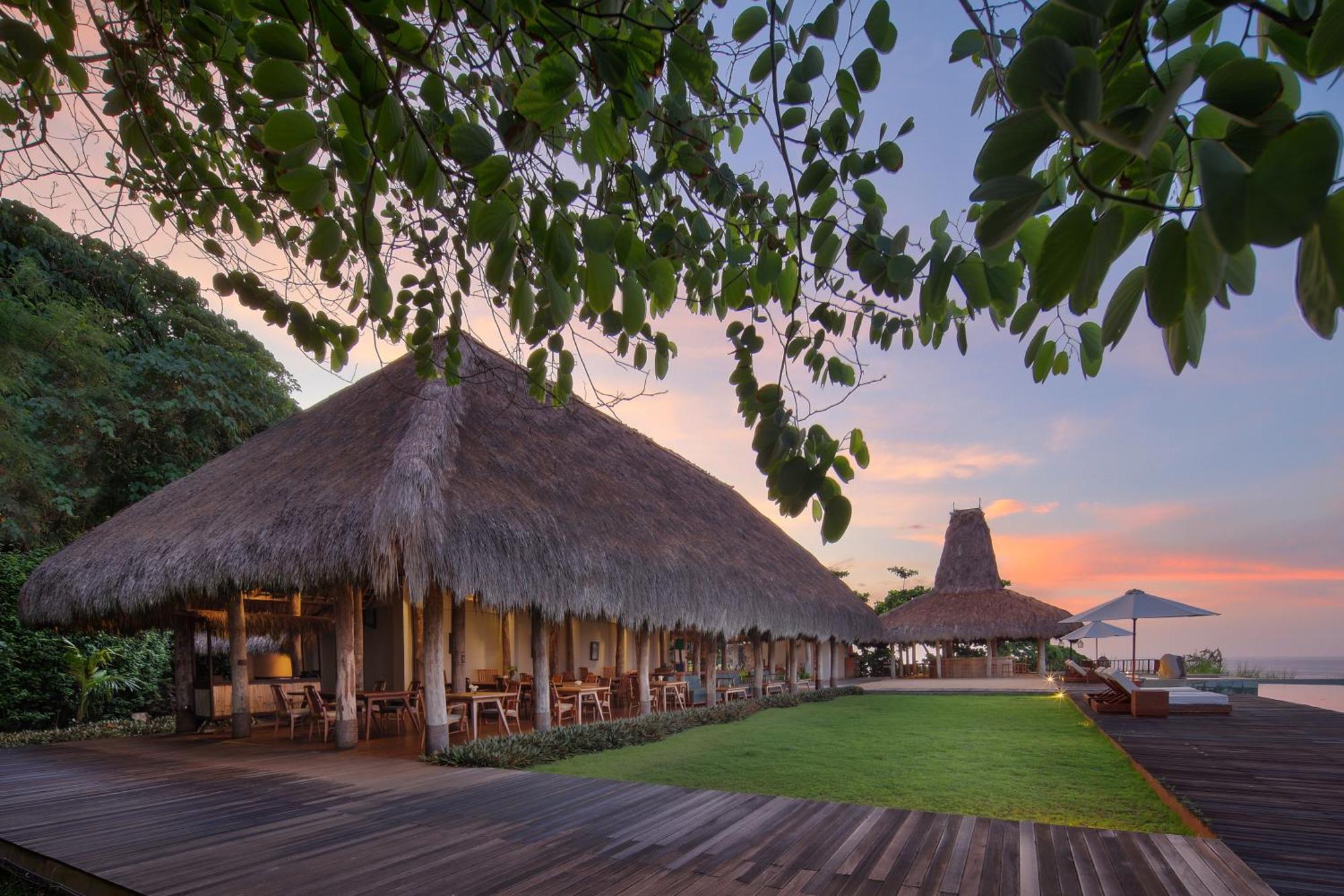 Lelewatu Resort Sumba Watukarere Exteriör bild