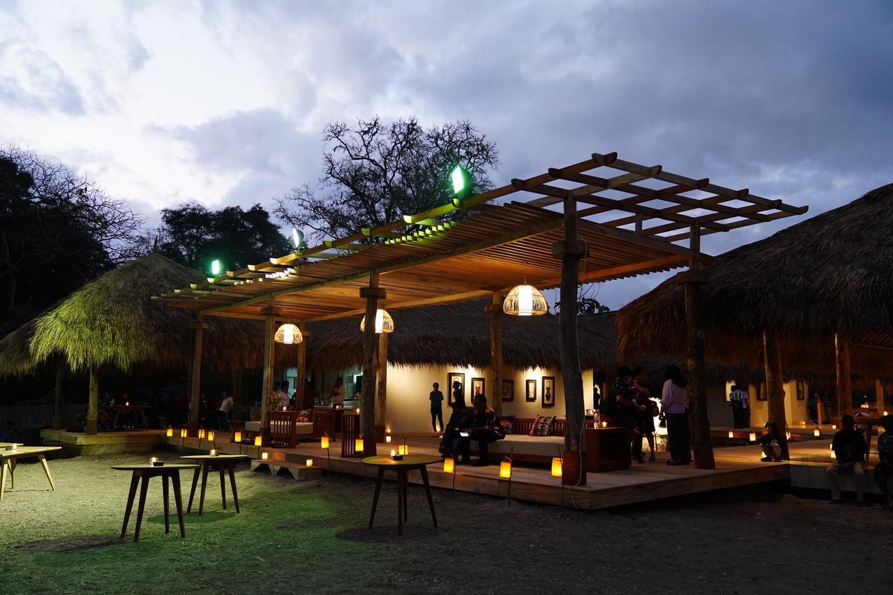 Lelewatu Resort Sumba Watukarere Exteriör bild